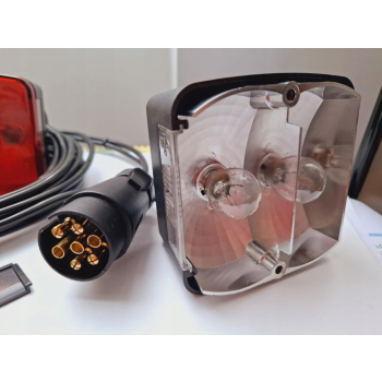 LAMPA TYLNA KWADRATOWA ZESPOLONA DO PRZYCZEP CIAGNIKA ŻARÓWKOWA MAŁA